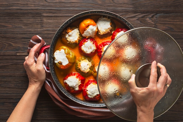 Photo vegetarian food. sweet peppers stuffed with vegetables.