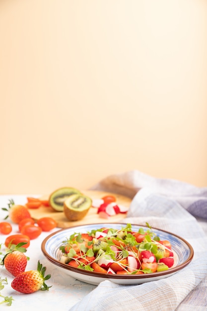 Vegetarian fruits and vegetable salad