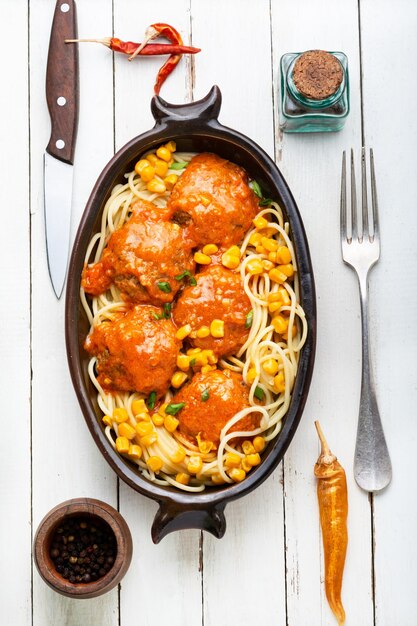 Vegetarian meatballs and pasta