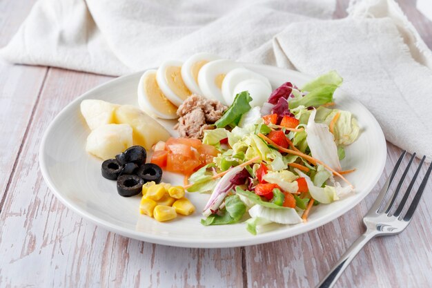 Vegetarian salad with olive oil and egg