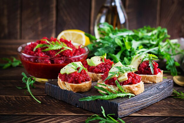 Vegetarisch eten Gezond eten Broodjes met rode biet paté