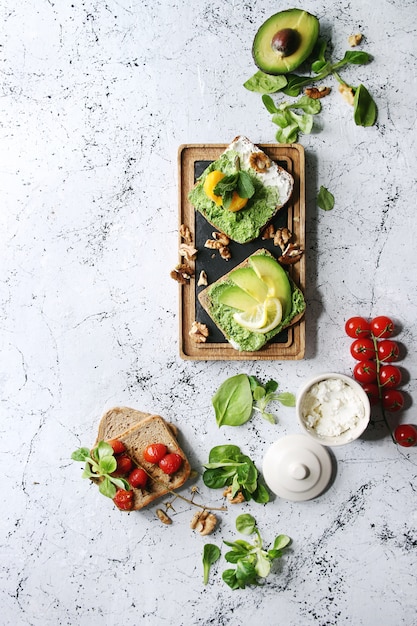 Vegetarische broodjes met avocado