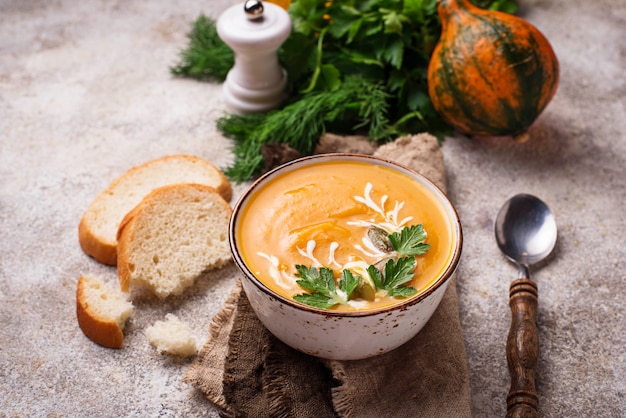 Vegetarische herfst crème crème soep