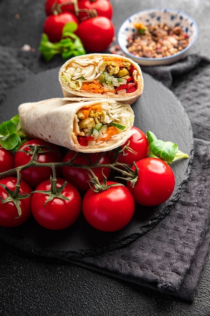 vegetarische kebab wrap groente verse maaltijd voedsel snack op tafel kopie ruimte voedsel achtergrond