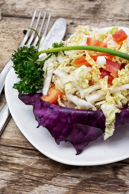 Foto vegetarische lente salade