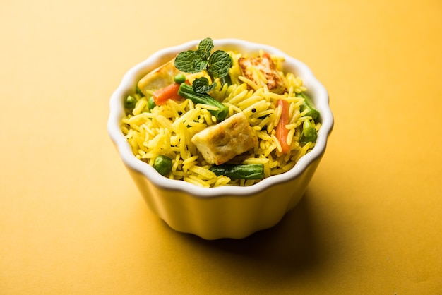 Vegetarische paneer biryani of Panir Pulav, populair Indiaas eten