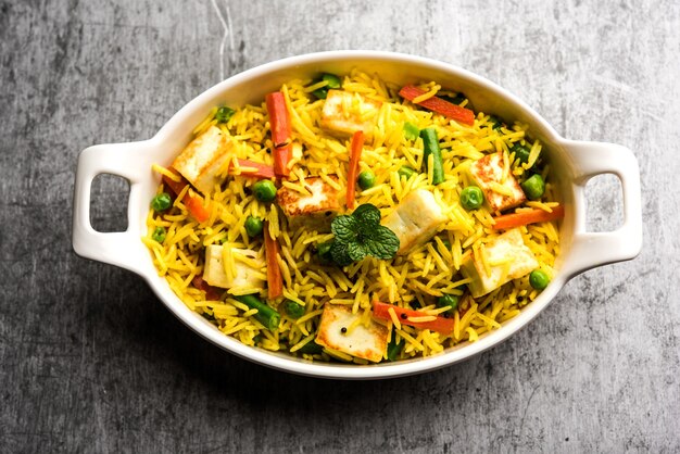 Vegetarische paneer biryani of Panir Pulav, populair Indiaas eten