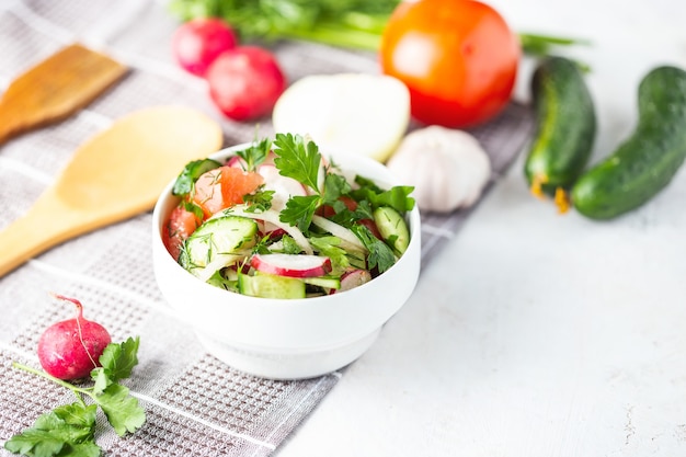 Vegetarische salade met veel ingrediënten