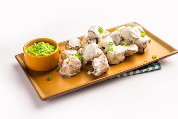 Vegetarische soja malai chap gemaakt van soja chaap met witte romige jus