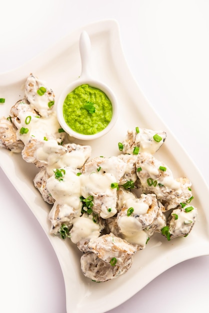 Vegetarische soja malai chap gemaakt van soja chaap met witte romige jus