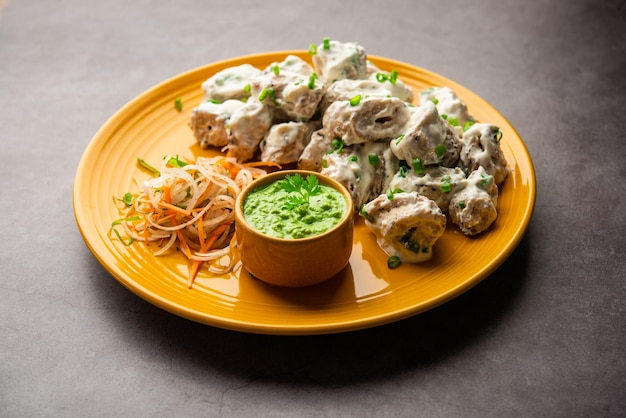 Vegetarische soja malai chap gemaakt van soja chaap met witte romige jus