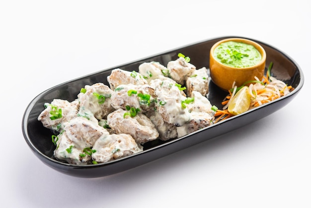 Vegetarische soja malai chap gemaakt van soja chaap met witte romige jus