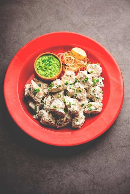 vegetarische soya malai chap gemaakt met soya chaap met witte romige saus