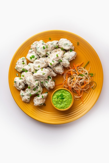 vegetarische soya malai chap gemaakt met soya chaap met witte romige saus