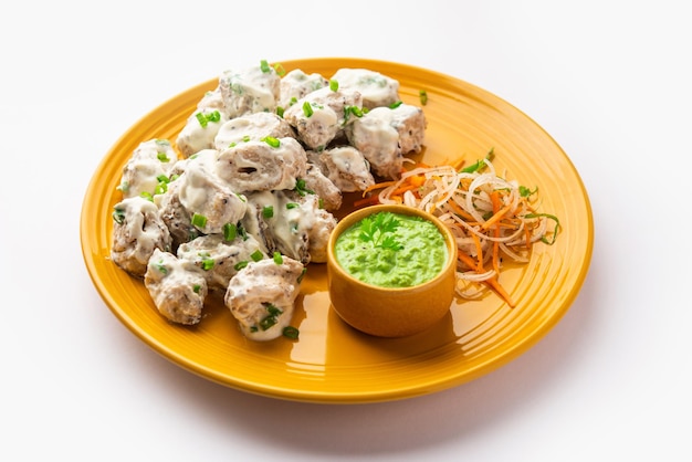 vegetarische soya malai chap gemaakt met soya chaap met witte romige saus