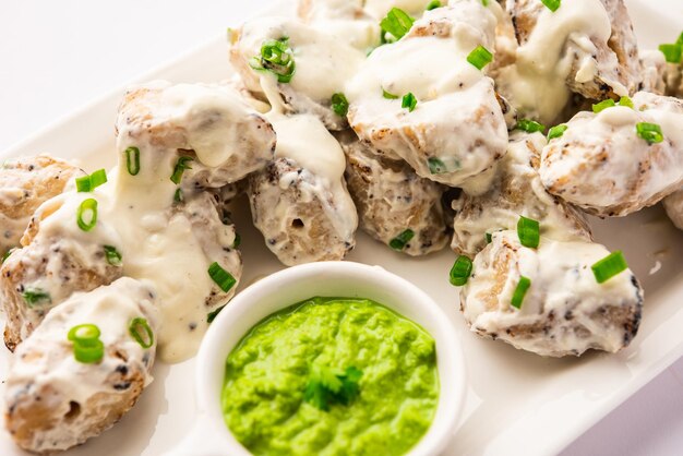 vegetarische soya malai chap gemaakt met soya chaap met witte romige saus