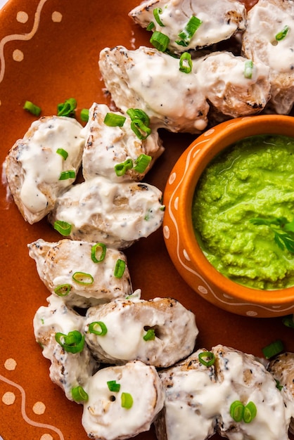 vegetarische soya malai chap gemaakt met soya chaap met witte romige saus