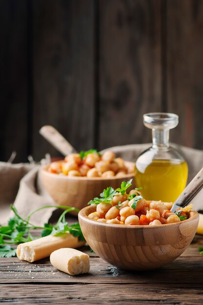 Vegeterian cooked chickpea with tomato and parsley