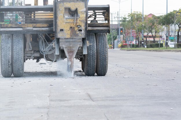 Photo vehicles on road in city