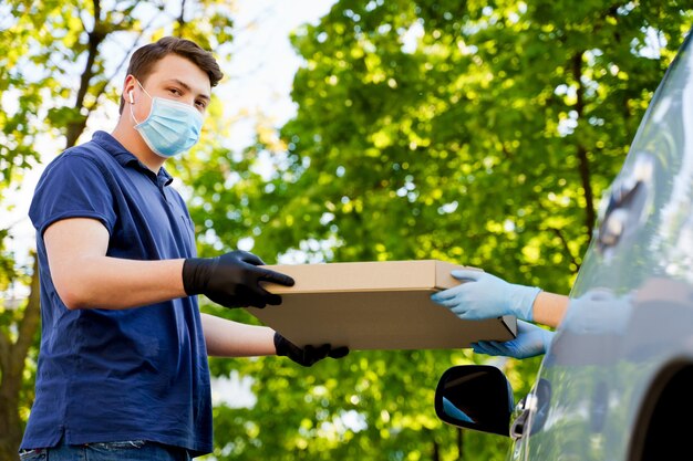 Veilige doorrijpizza bezorging