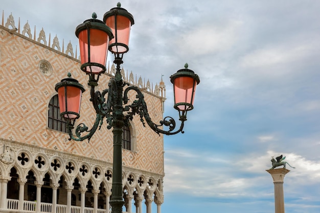 Venetiaanse lantaarn op het San Marcoplein Venetië Italië