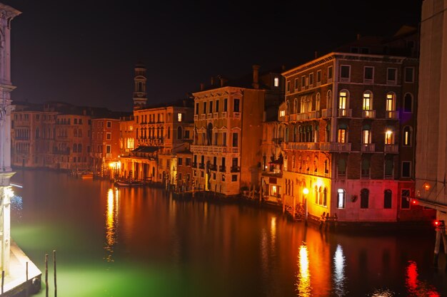 Venetië Grand Canal op een heldere nacht Italië