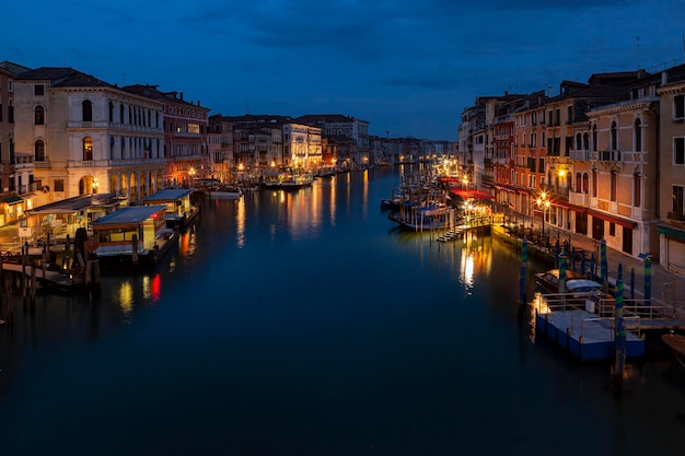 Venetië is een unieke stad aan het water, de meest verbazingwekkende en mysterieuze in Italië