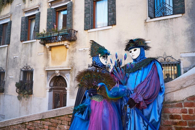 Venetië Italië Mensen in maskers en kostuums op het carnaval van Venetië