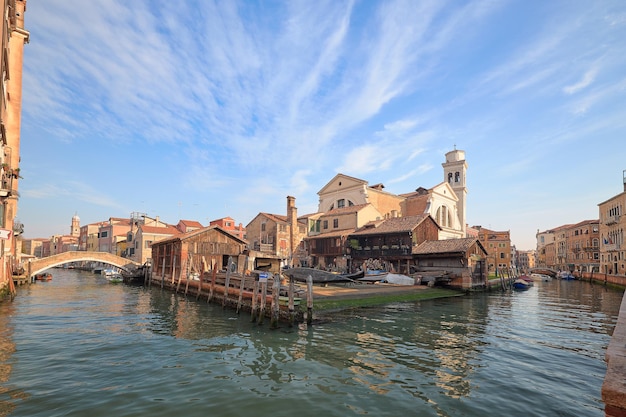 Foto venetië waar de zon boven het water opkomt