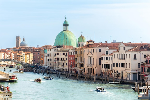 Venezia ponte dell'accademia vista dalla basilica di santa maria della salute in italia