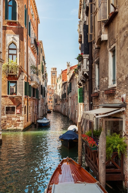 Сцена на канале венеции в италии