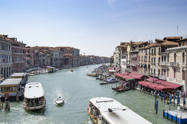 I canali di venezia di giorno. turismo in italia.