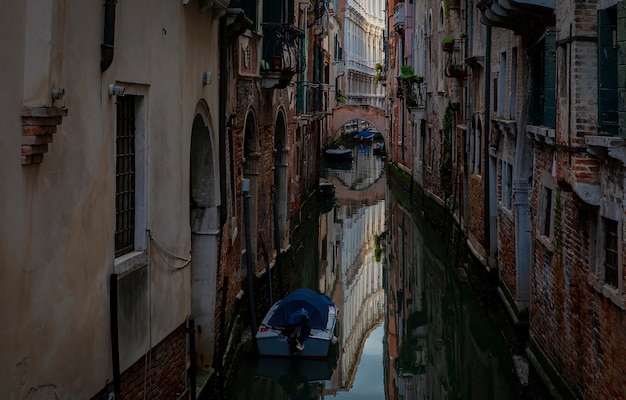 Photo venice is a unique city on the water the most amazing and mysterious in italy