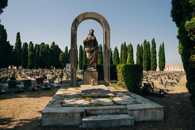 Photo venice italy sep 2021 architecture inside cimitero di san michele venice