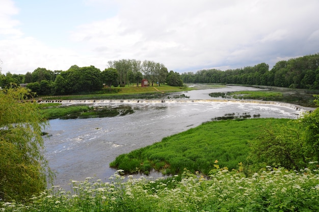 Cascata ventas rumba sul fiume venta. kuldiga, lettonia.