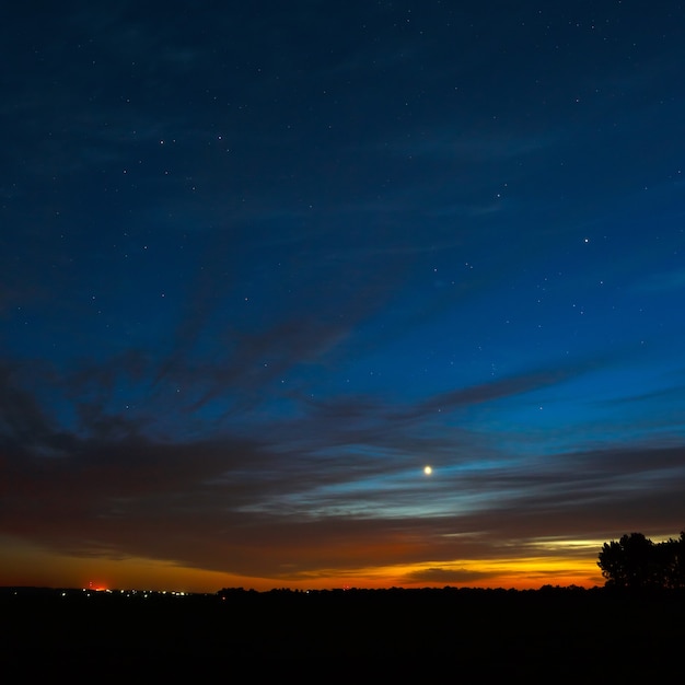 Venus in de nachtelijke hemel met sterren