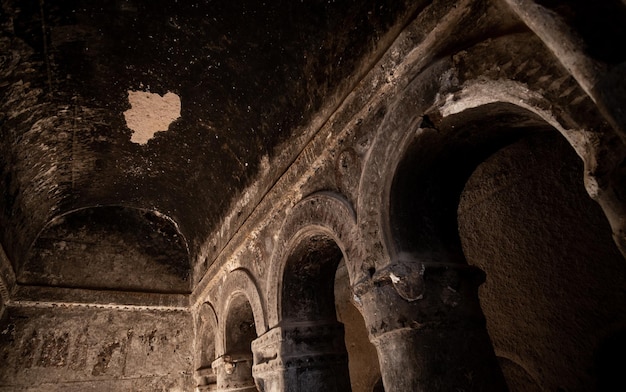 Verbazingwekkend selime-kloosterplafond van een kerk ter grootte van een kathedraal in Cappadocië, Turkije