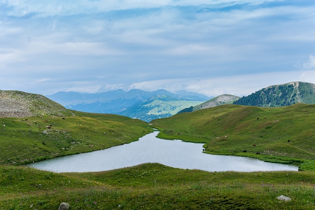 Verbazingwekkende foto's van het meer en berglandschappen. Savsat, Artvin - Turkije