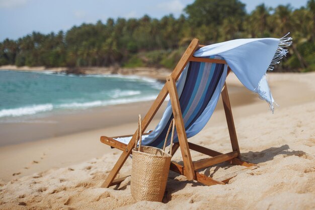 Foto verbazingwekkende strandstoel op het sandy beach sea resort