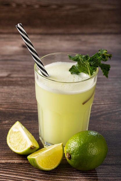 Verfrissende limonade met munt Limonade zomerdrankje