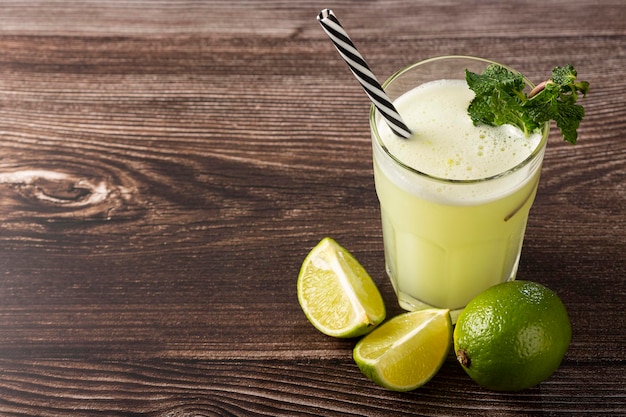 Verfrissende limonade met munt Limonade zomerdrankje