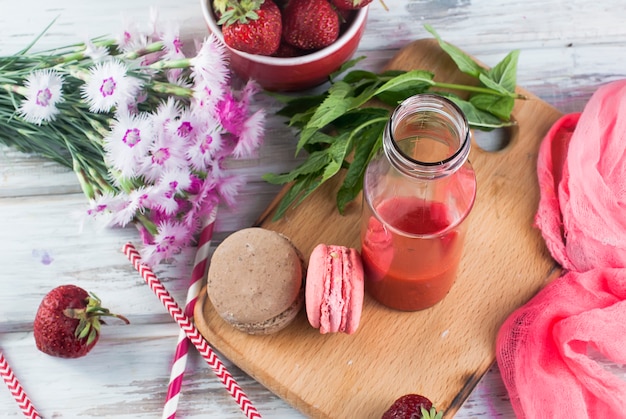 Verfrissende smoothies van aardbeien en bosbessen