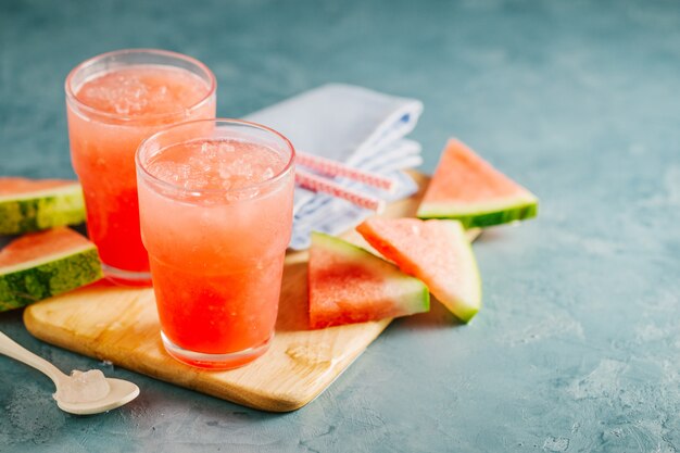 Verfrissende watermeloen drinken met ijs