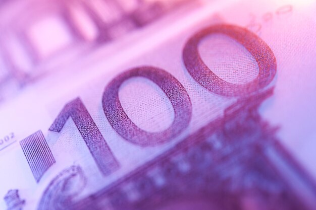 Vergrote weergave van contant geld euro rekeningen achtergrond. Financiën en bedrijfsconcept. Ondiepe scherptediepte.