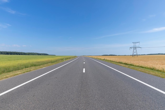 Verharde weg voor autoverkeer