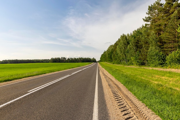 Verharde weg voor autoverkeer