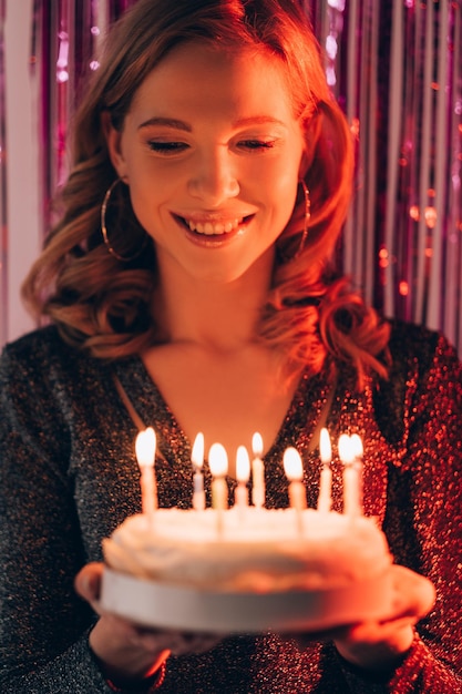 Verjaardag vrouw vakantie taart feestelijke viering