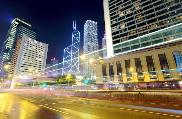 Verkeer in Hong Kong 's nachts