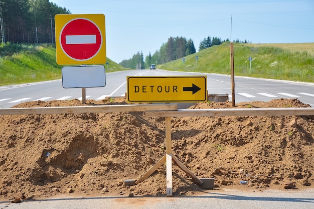 Verkeersbord inrijden verboden richting omleiding