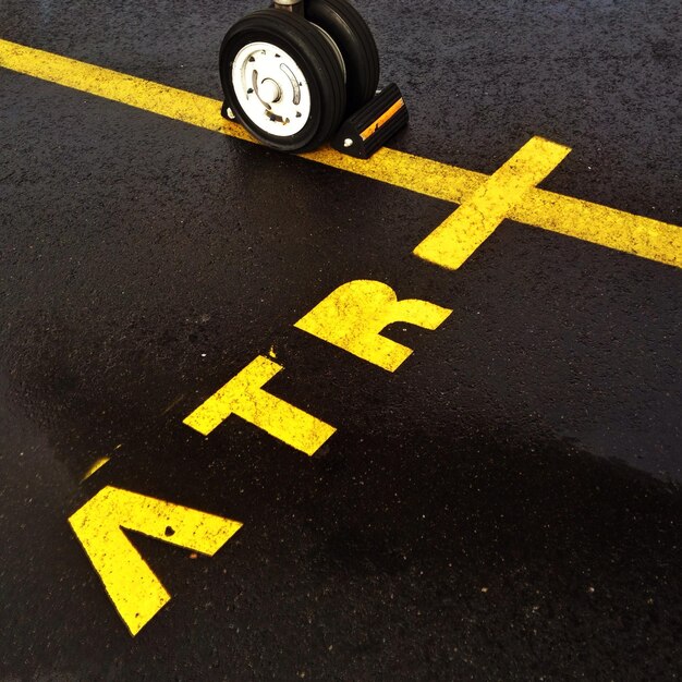 Foto verkeersbord op de weg